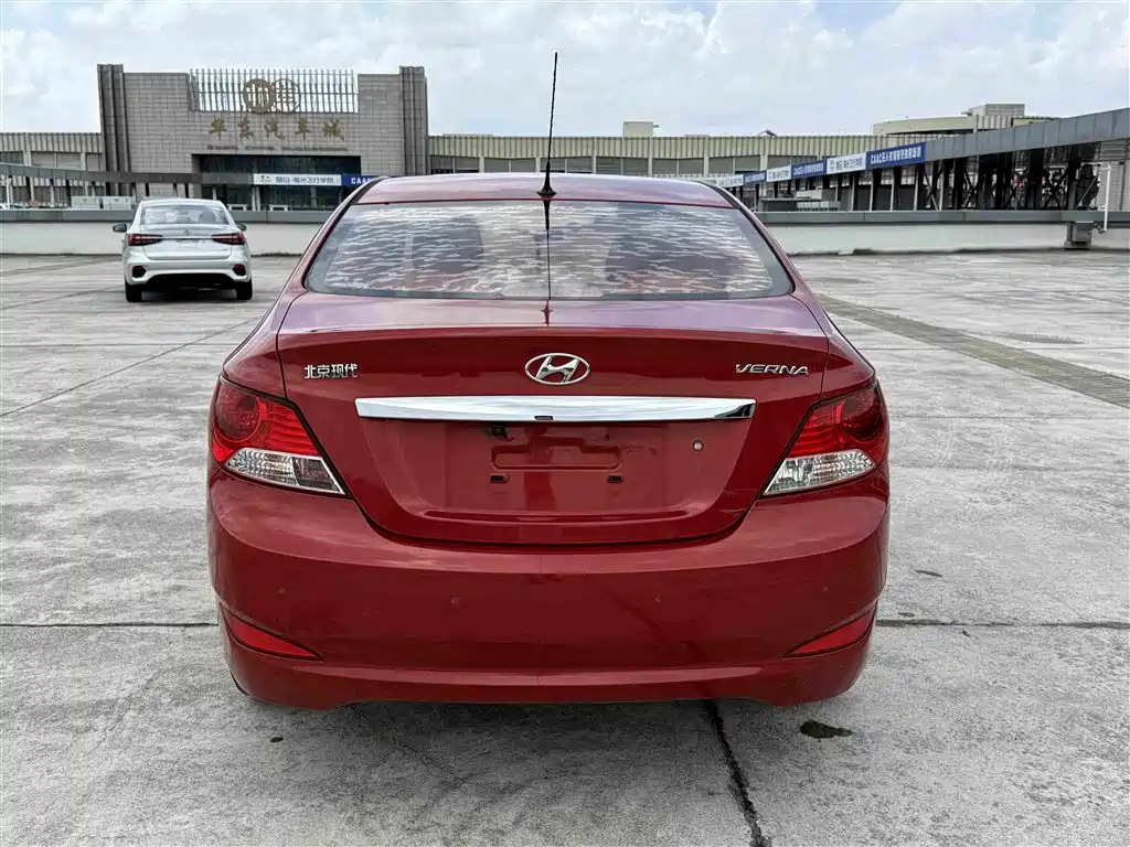 Hyundai Accent 2013 — фото 4