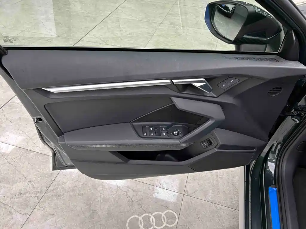 Audi A3 2023 — фото 10