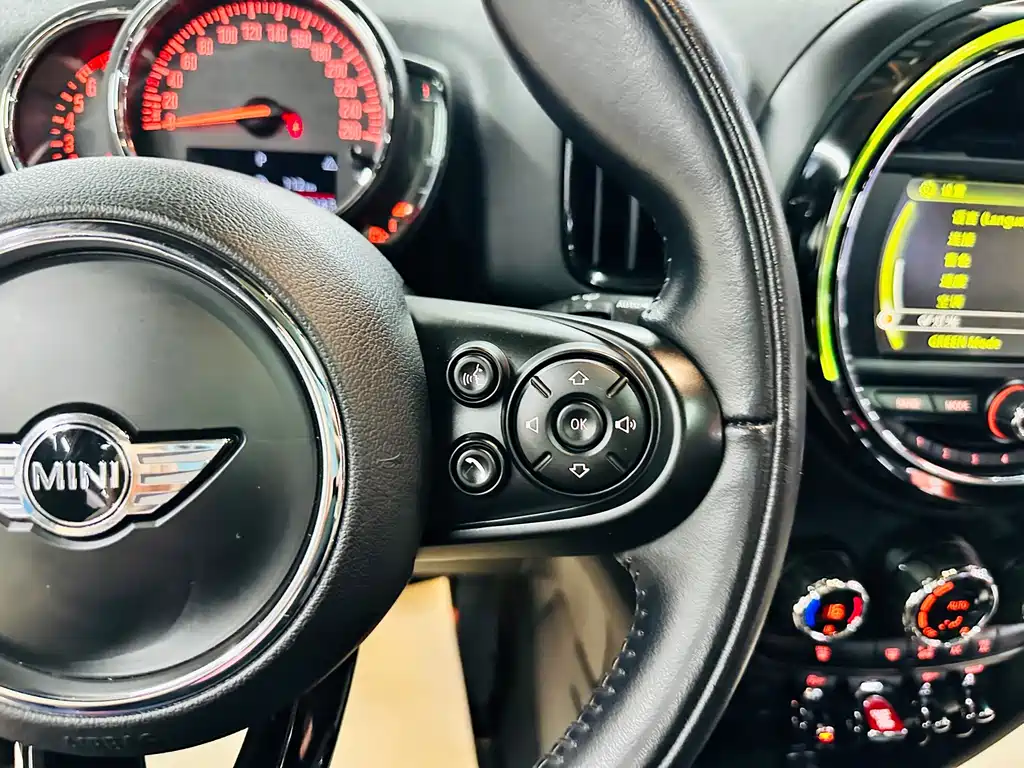 MINI Countryman 2017 — фото 48
