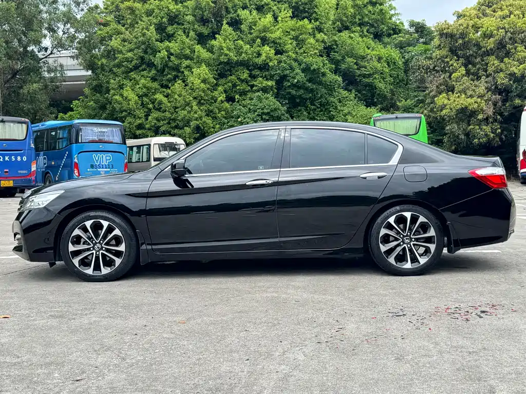 Honda Accord 2016 — фото 7