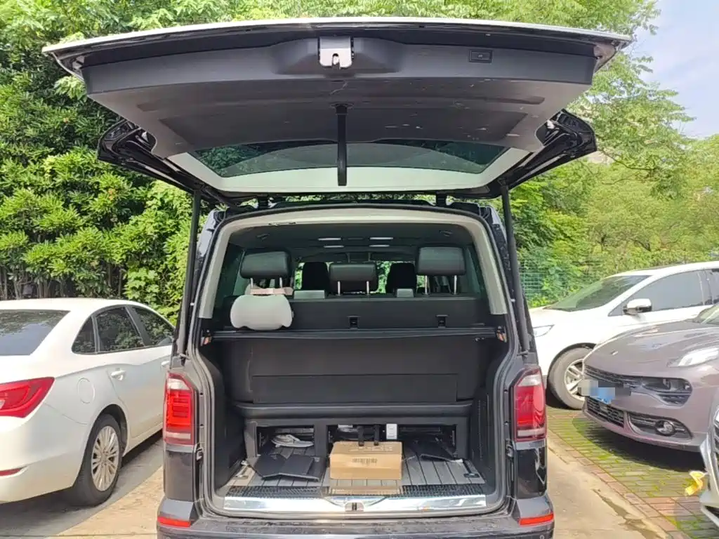 Volkswagen Multivan 2019 — фото 19