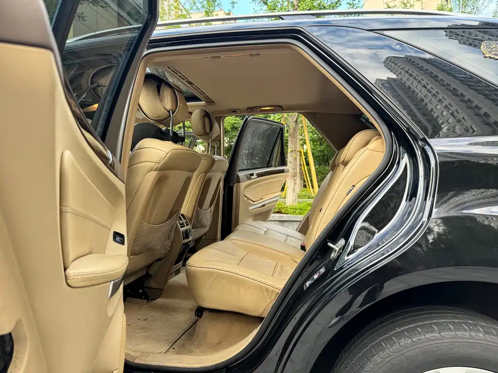 Mercedes-Benz M-Class 2010 — фото 15