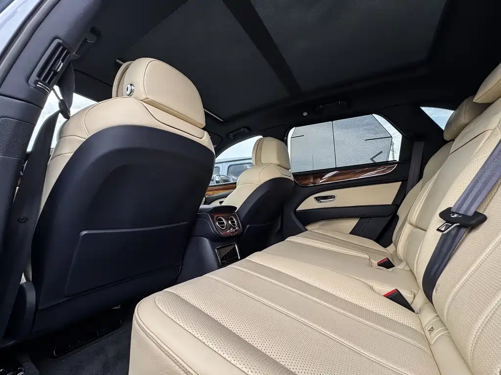 Bentley Bentayga 2021 — фото 12