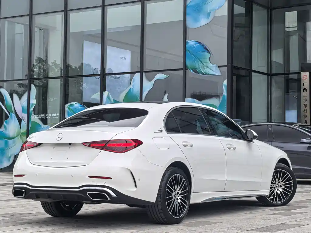 Mercedes-Benz C-Class 2024