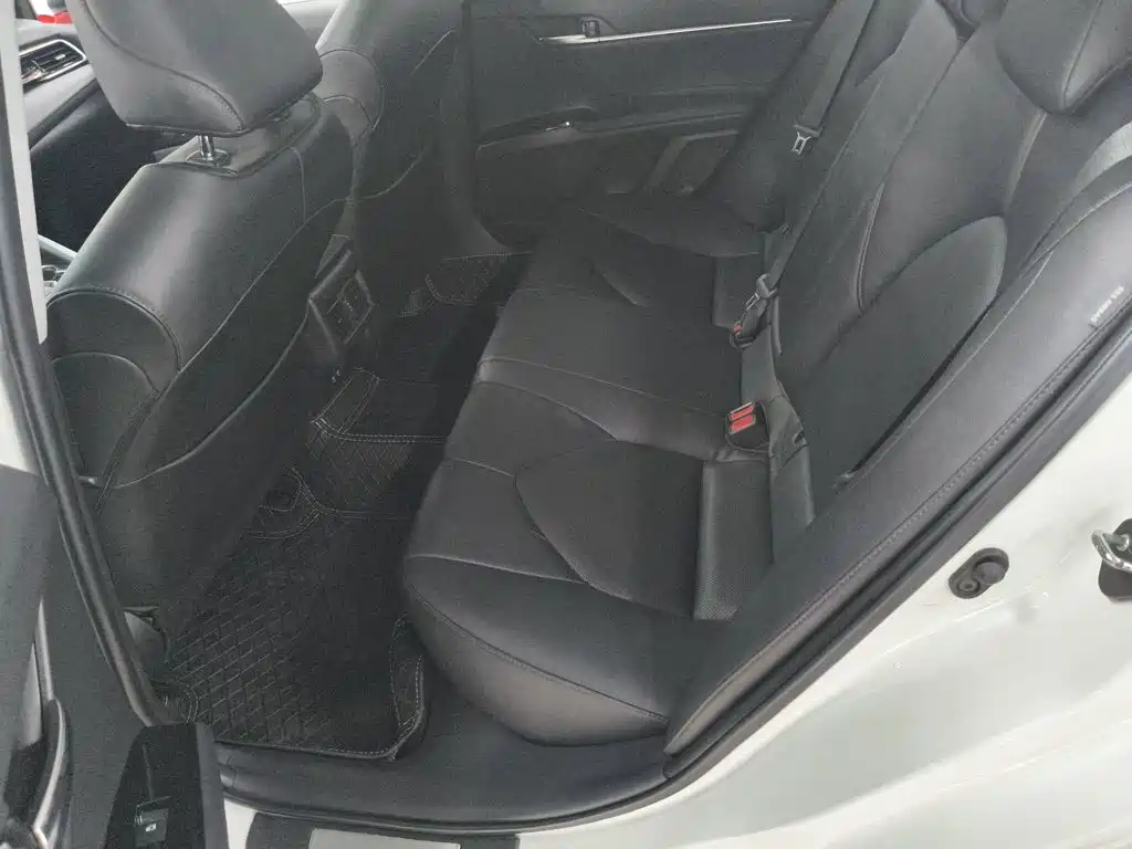Toyota Camry 2020 — фото 19