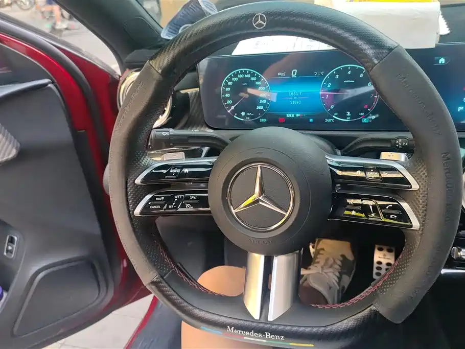 Mercedes-Benz A-Class 2023 — фото 15