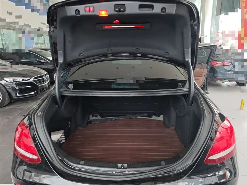 Mercedes-Benz E-Class 2020 — фото 19