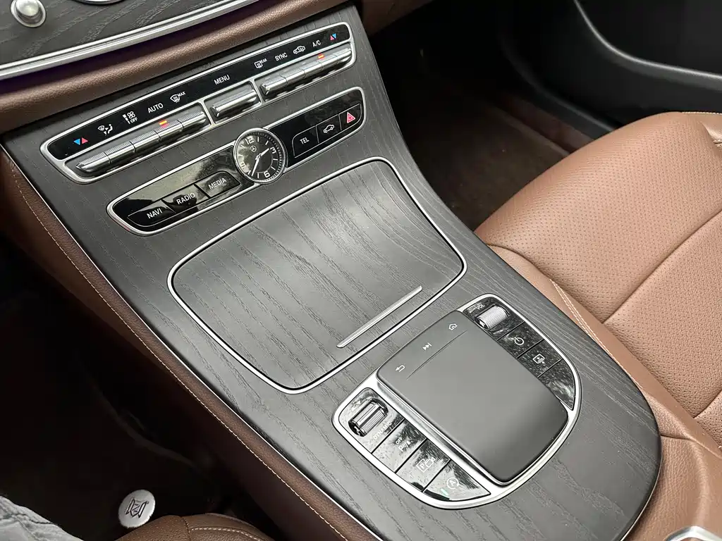 Mercedes-Benz E-Class 2020 — фото 17