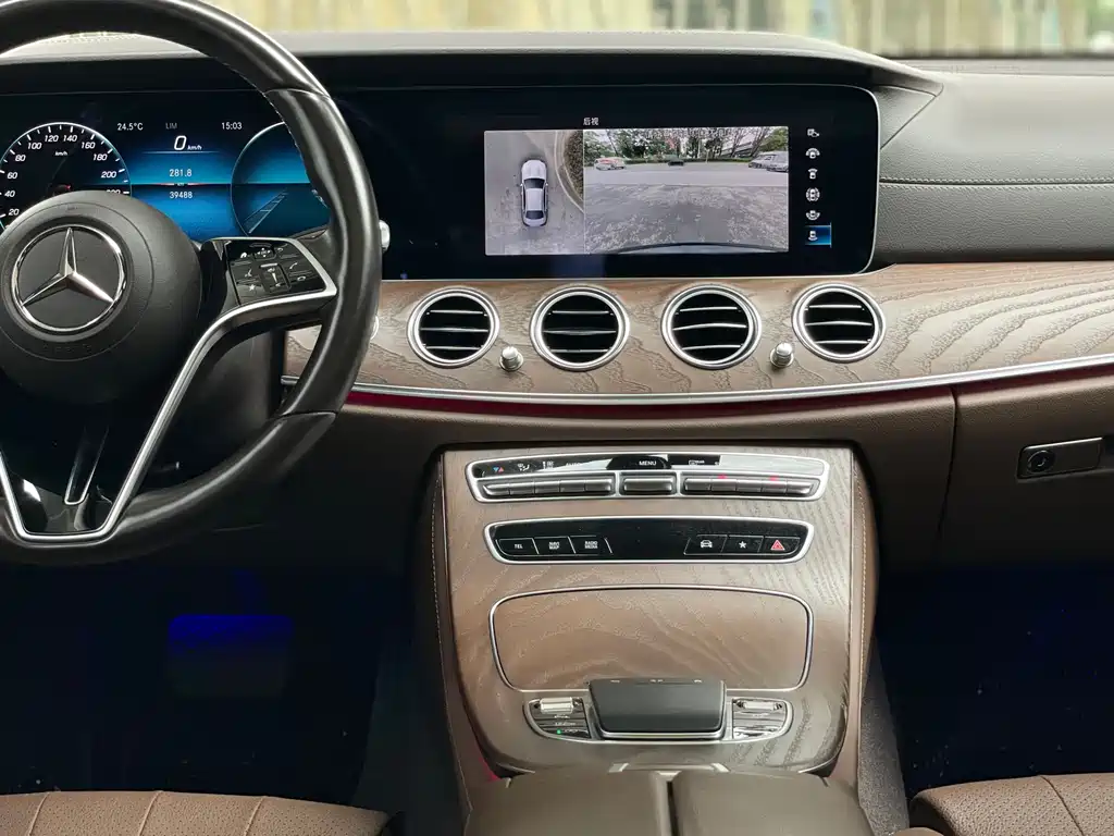 Mercedes-Benz E-Class 2022 — фото 12
