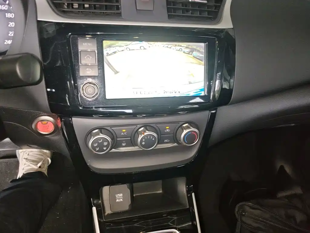 Nissan Sylphy 2018 — фото 13