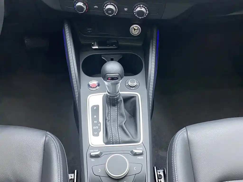 Audi Q2L 2023 — фото 20