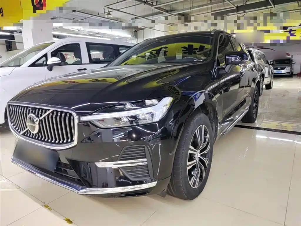 Volvo XC60 2022 — фото 1