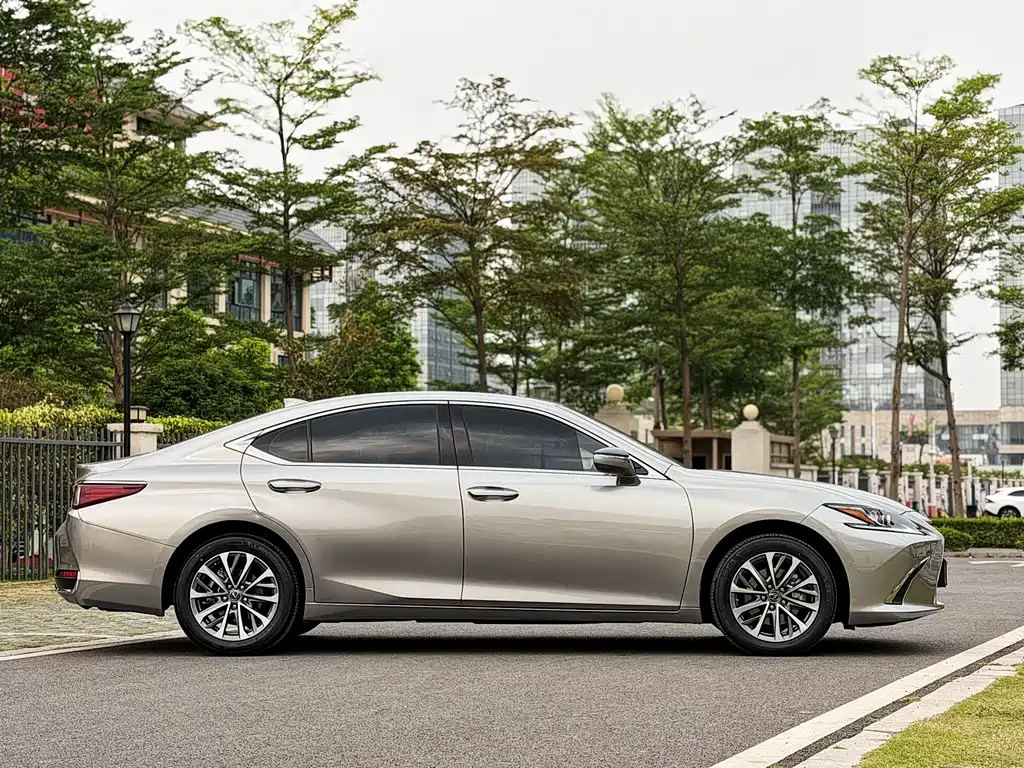 Lexus ES 2021 — фото 4