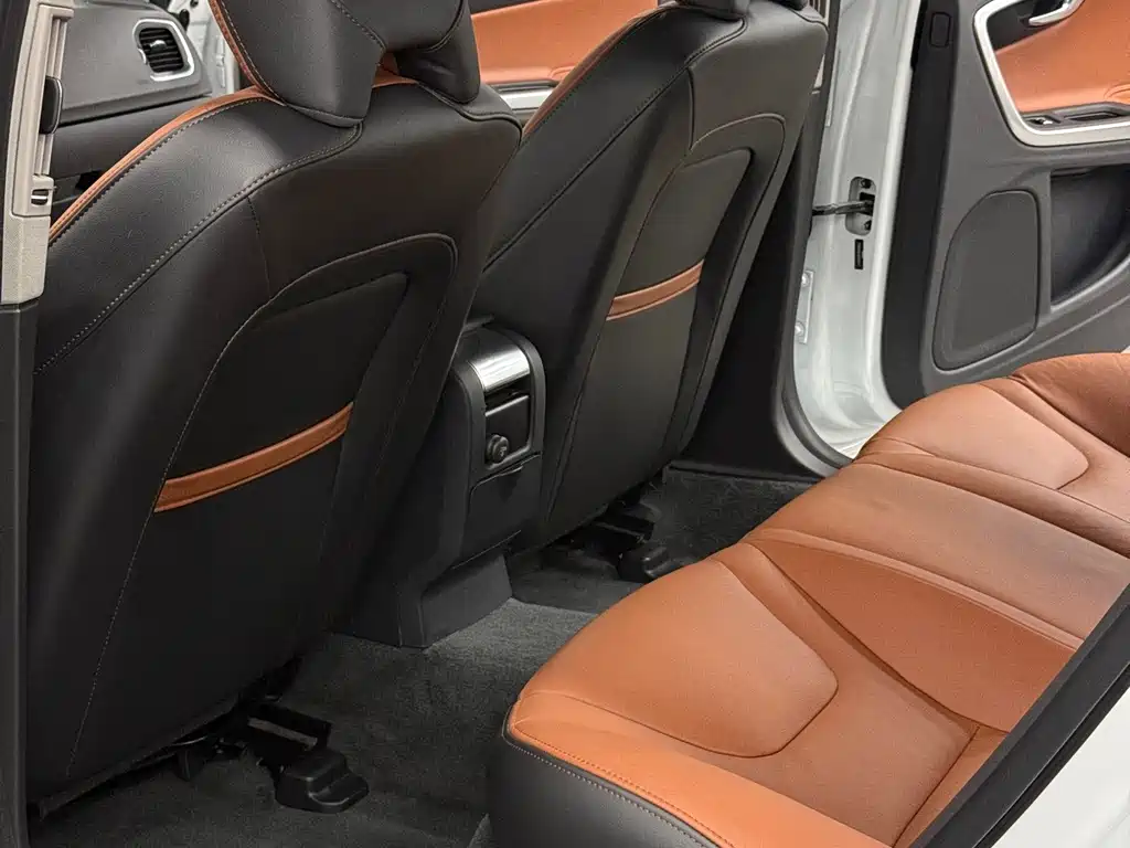 Volvo S60 2017 — фото 12