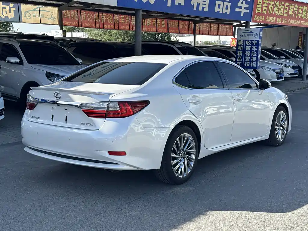 Lexus ES 2017 — фото 9