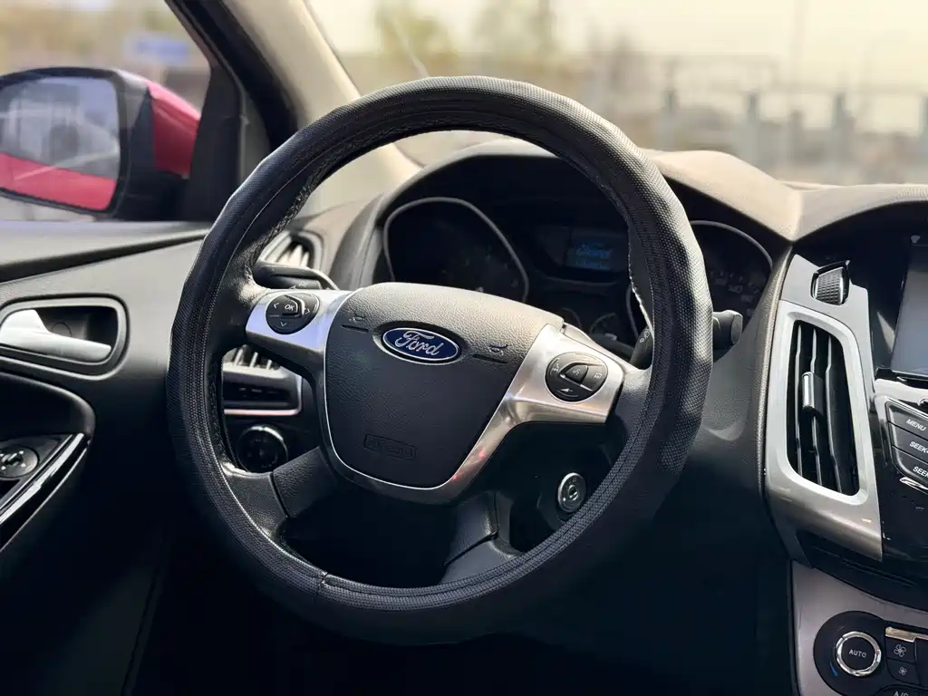 Ford Focus 2015 — фото 13