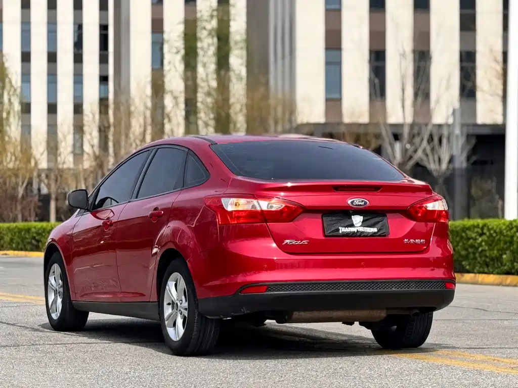 Ford Focus 2015 — фото 25