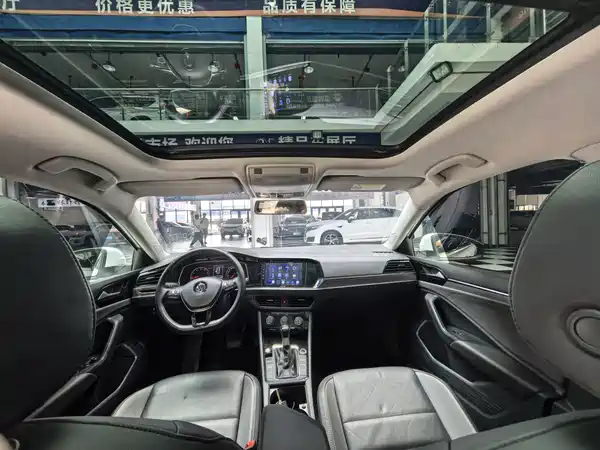 Volkswagen Sagitar 2020