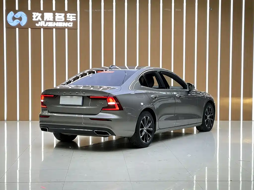 Volvo S60 2021 — фото 20