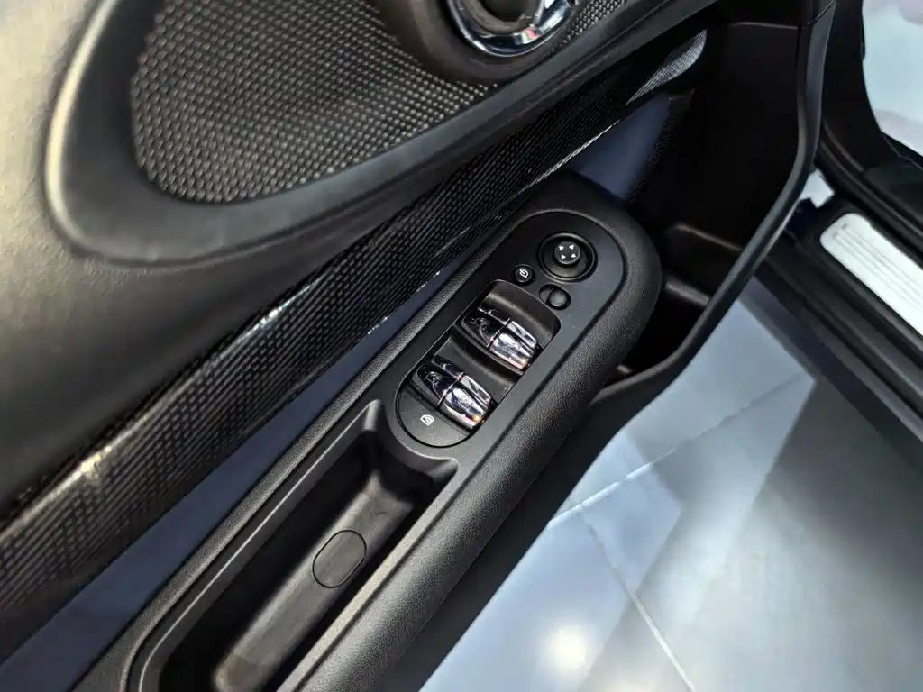 MINI Clubman 2019 — фото 15