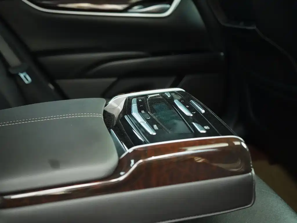 Cadillac XTS 2013 — фото 30
