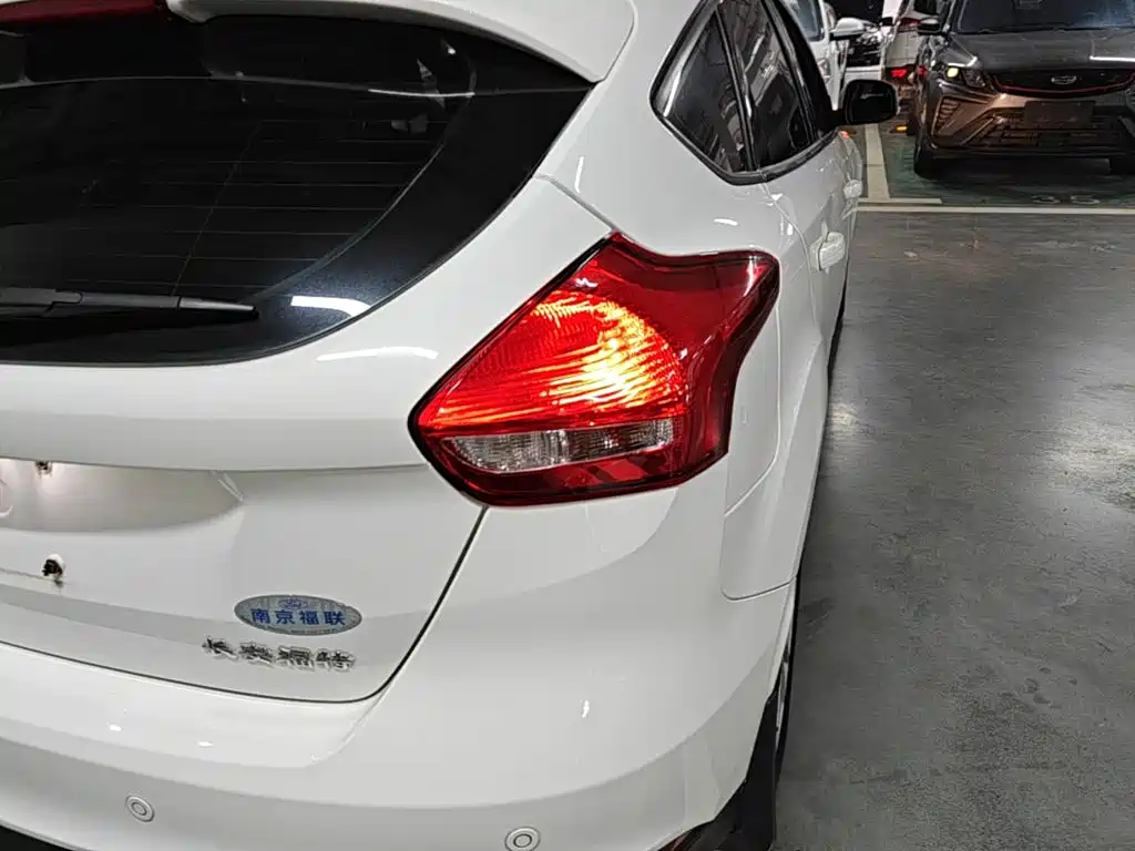 Ford Focus 2016 — фото 8