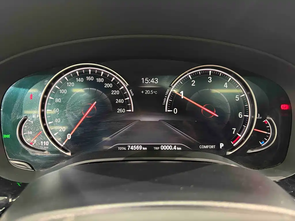 BMW 5 Series 2018 — фото 11