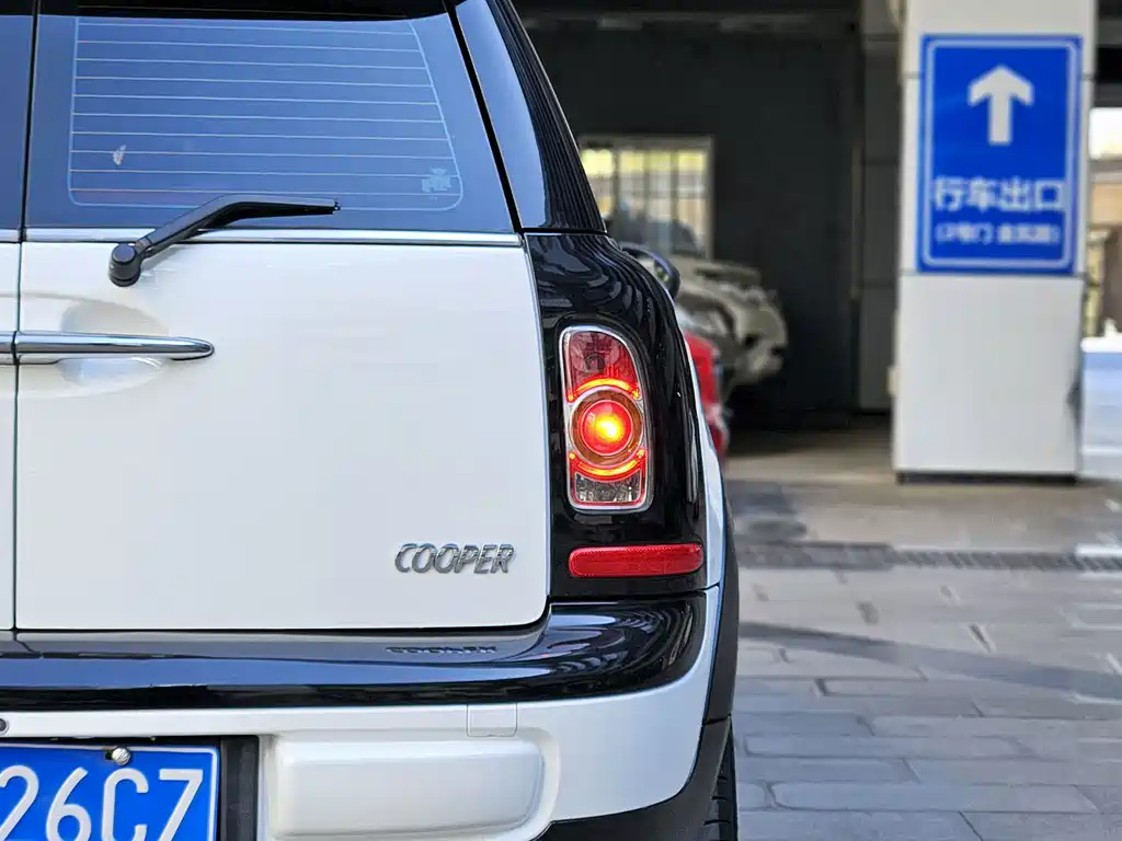 MINI Clubman 2012 — фото 22
