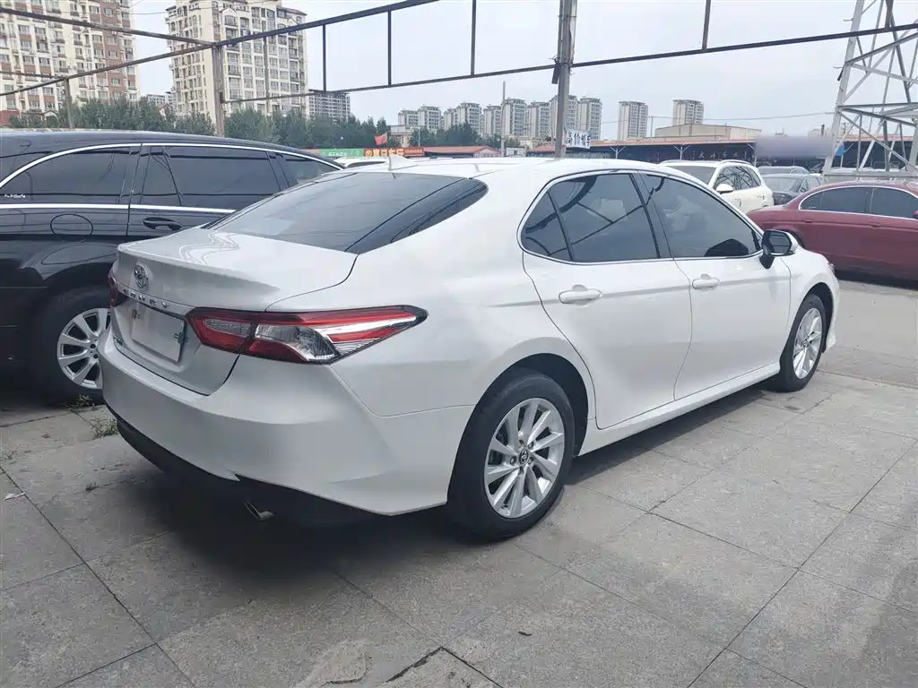 Toyota Camry 2023 — фото 10