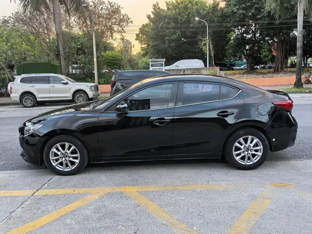 Mazda 3 Axela 2015