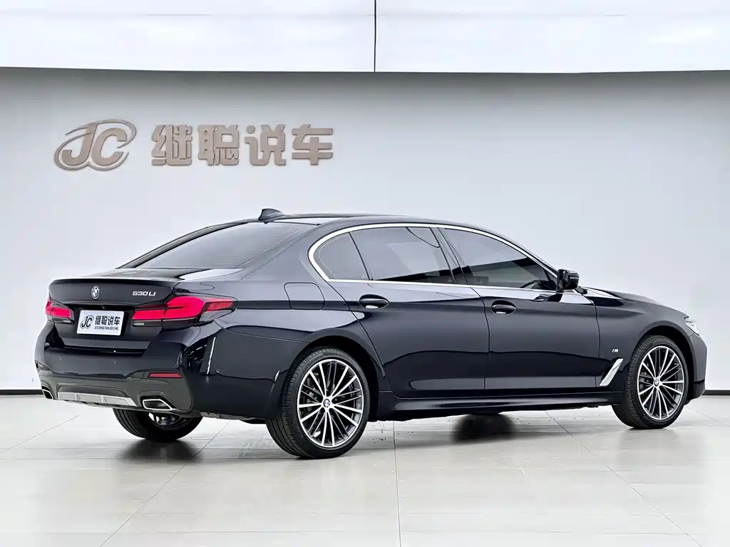 BMW 5 Series 2023 — фото 14