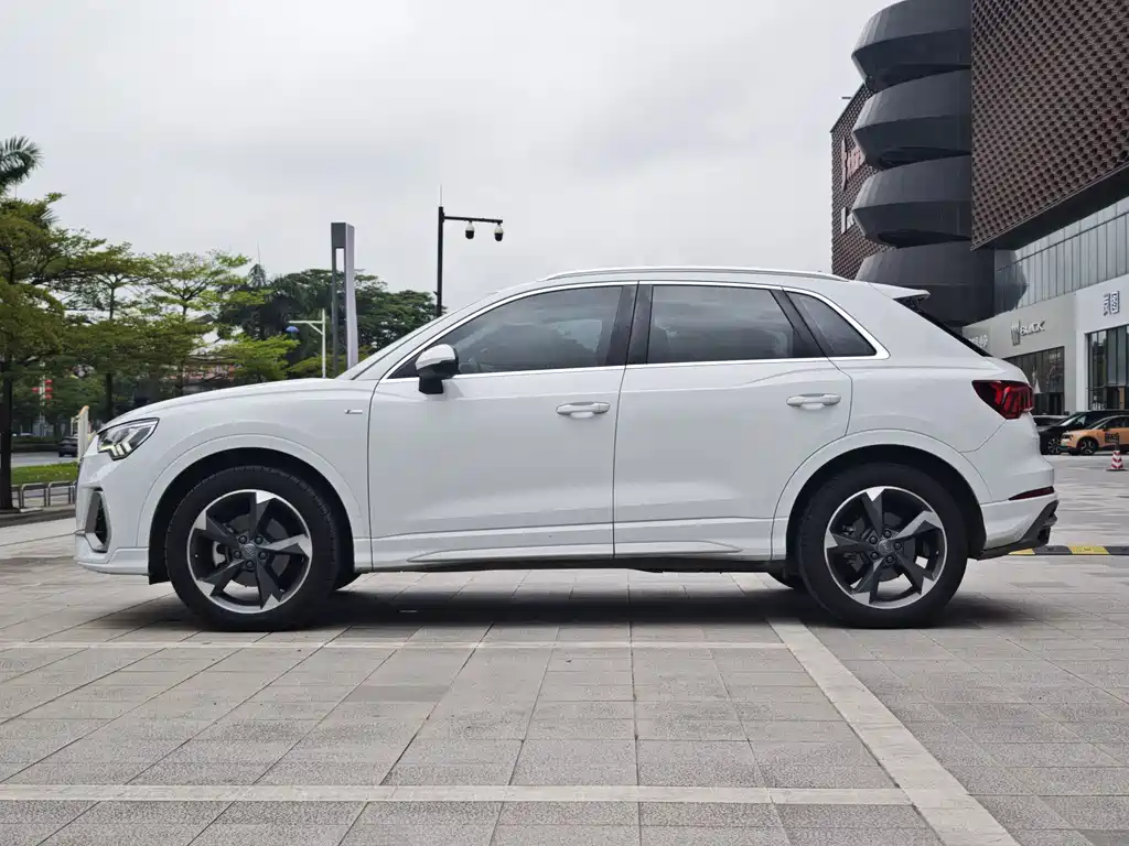 Audi Q3 2019 — фото 13