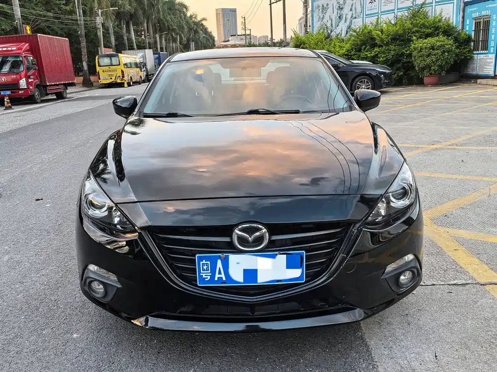Mazda 3 Axela 2015