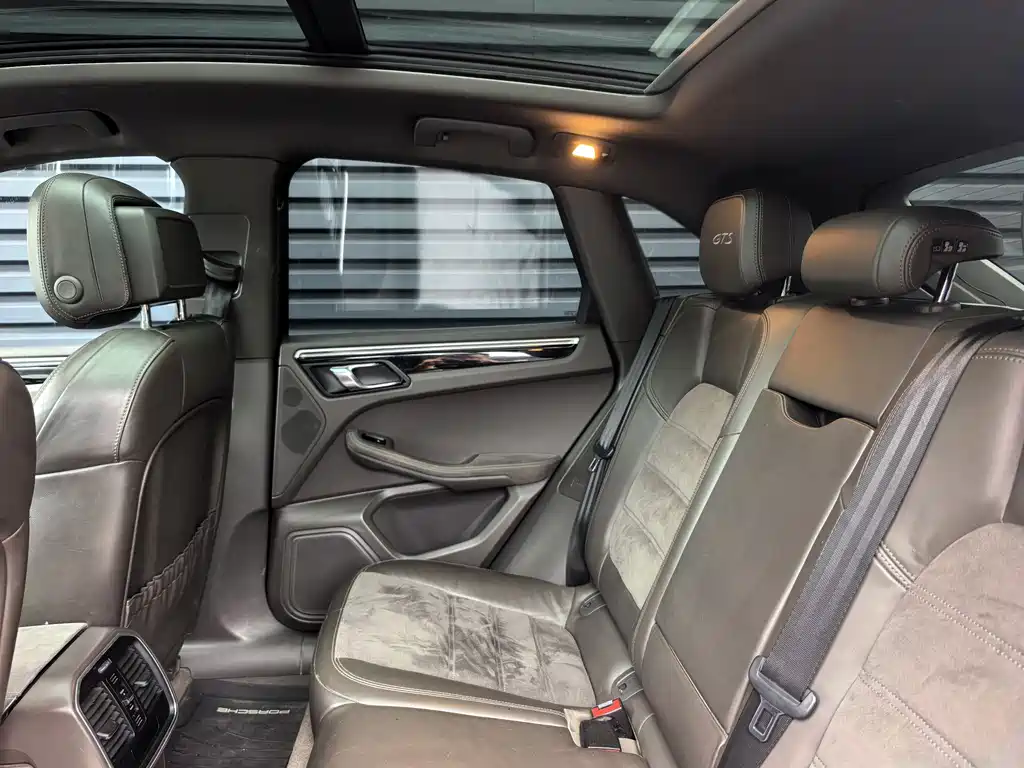Porsche Macan 2016 — фото 11
