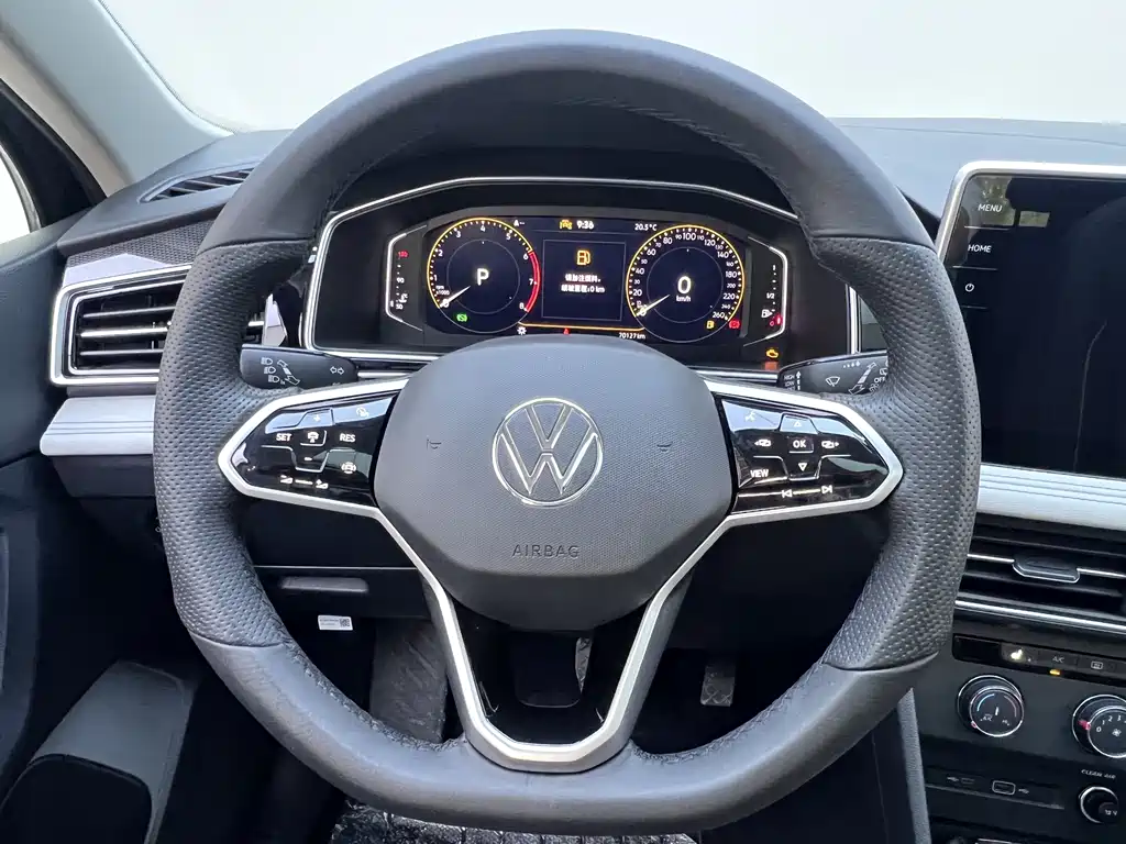 Volkswagen Tiguan L 2023 — фото 12