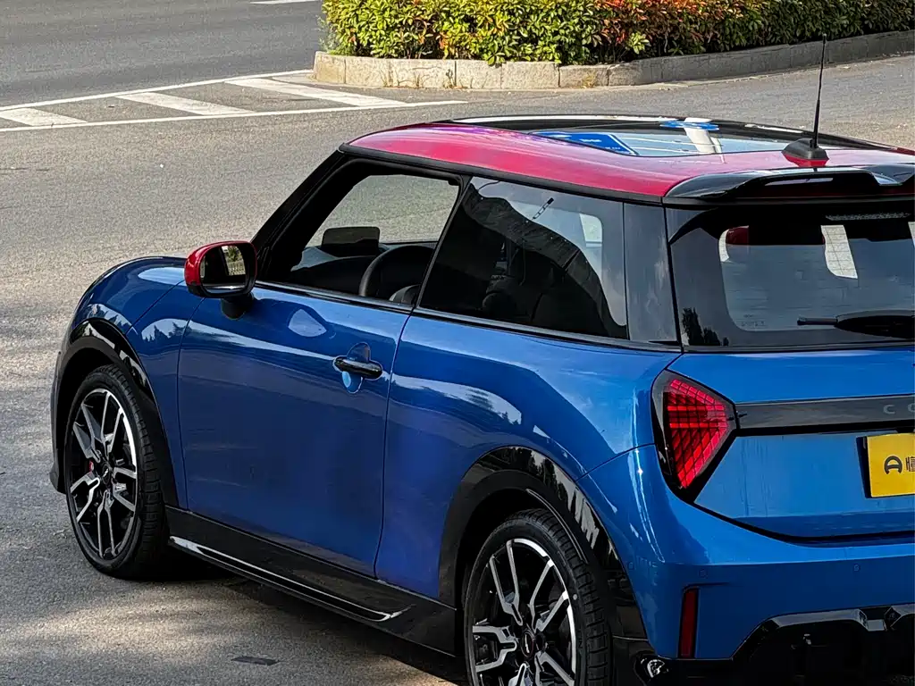 MINI JCW 2026 — фото 6