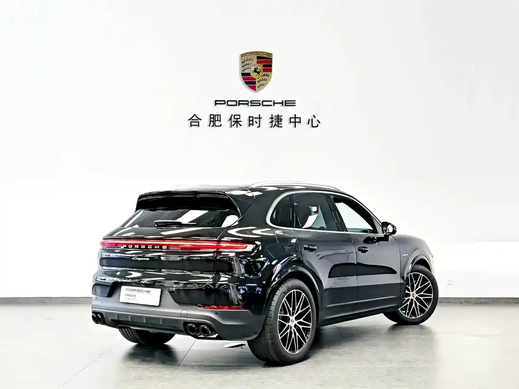 Porsche Cayenne Hybrid 2024