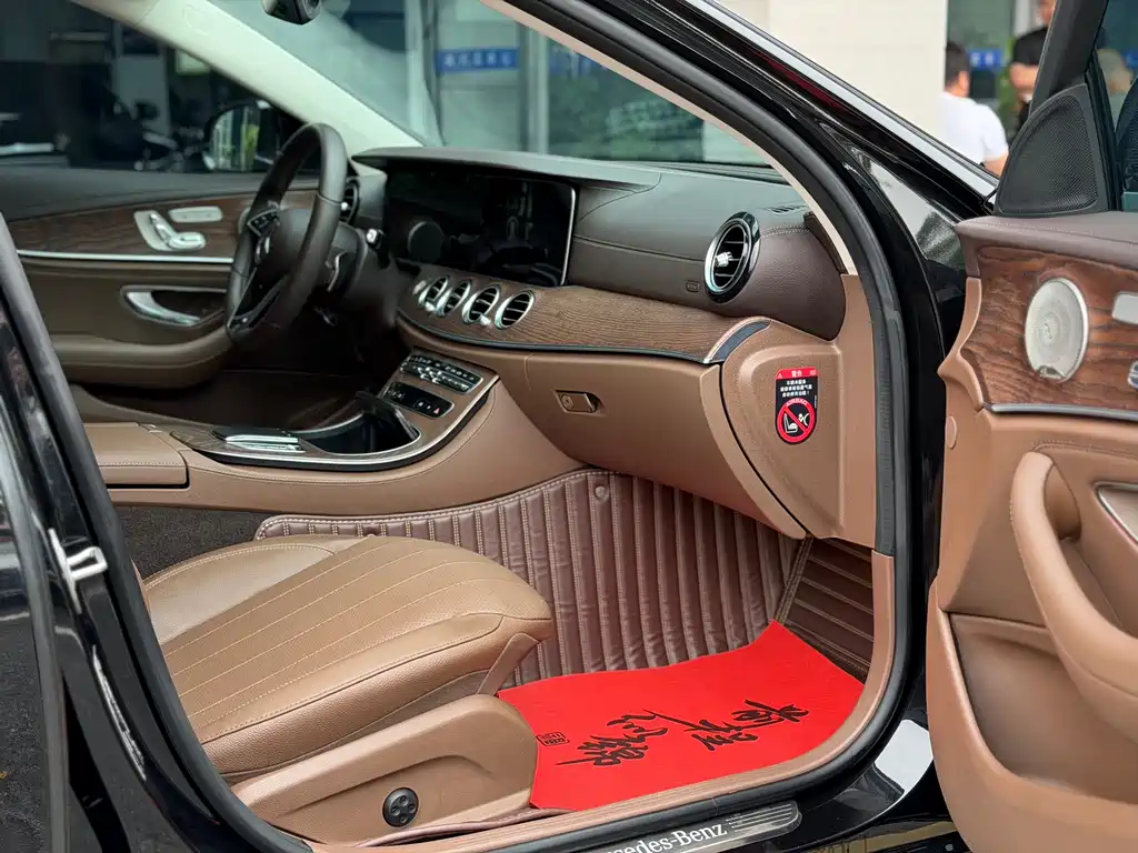 Mercedes-Benz E-Class 2023 — фото 15