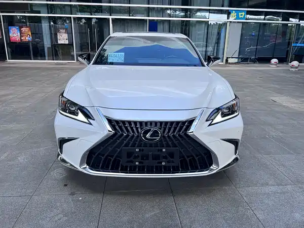 Lexus ES 2023
