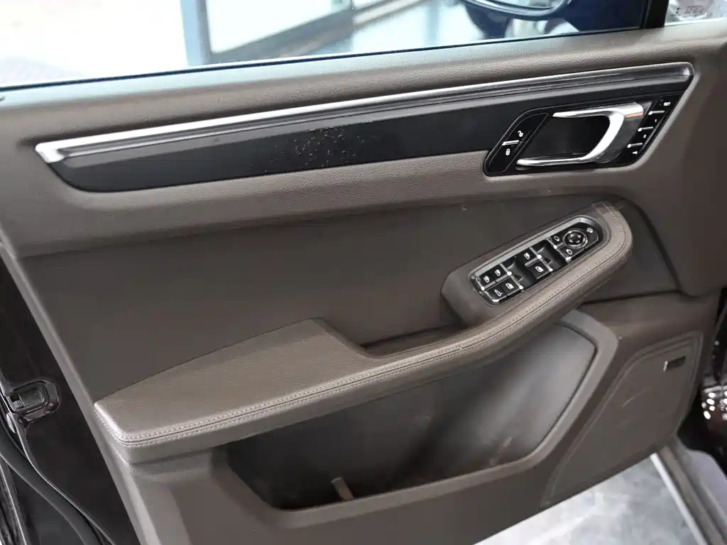 Porsche Macan 2016 — фото 13