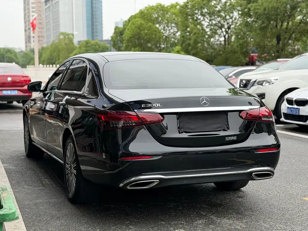 Mercedes-Benz E-Class 2023 — фото 11