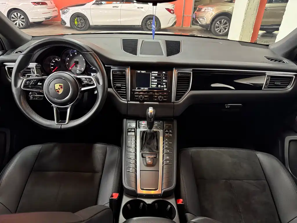 Porsche Macan 2016 — фото 15