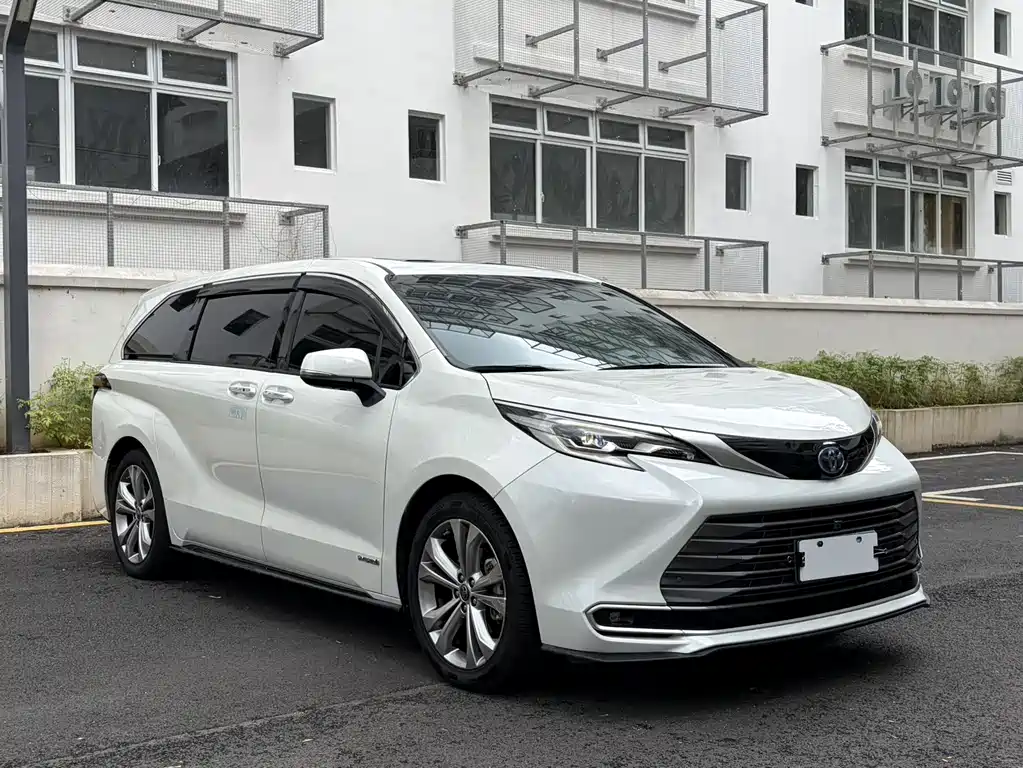 Toyota Sienna 2023 — фото 3