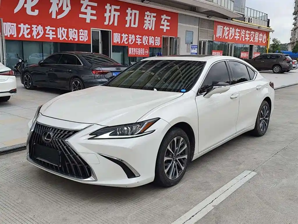 Lexus ES 2024 — фото 1