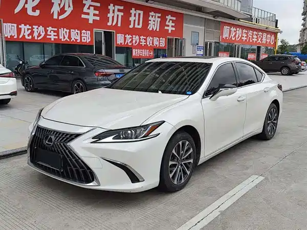 Lexus ES 2024