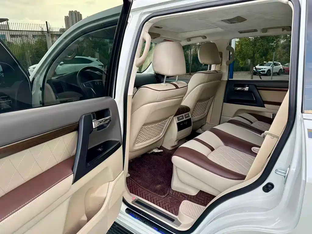 Toyota Land Cruiser 2020 — фото 15