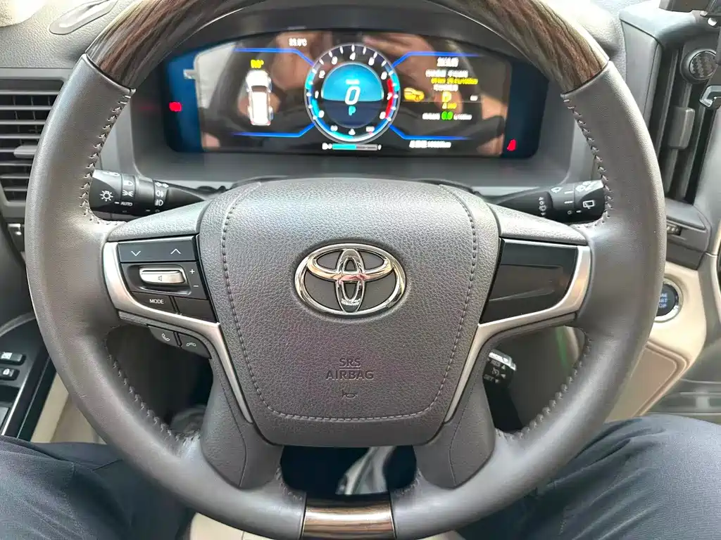 Toyota Land Cruiser 2020 — фото 7
