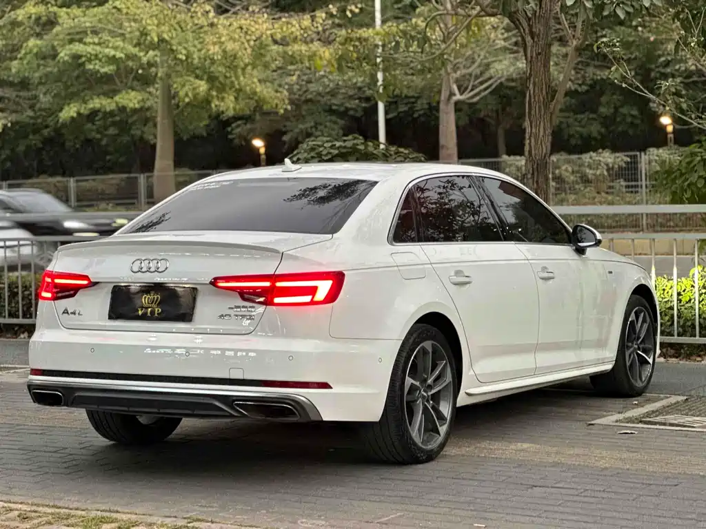 Audi A4L 2019 — фото 7