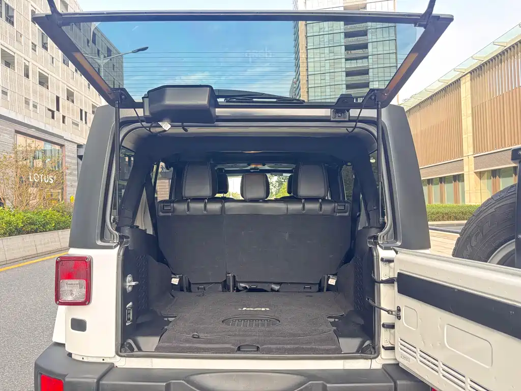 Jeep Wrangler 2016 — фото 22