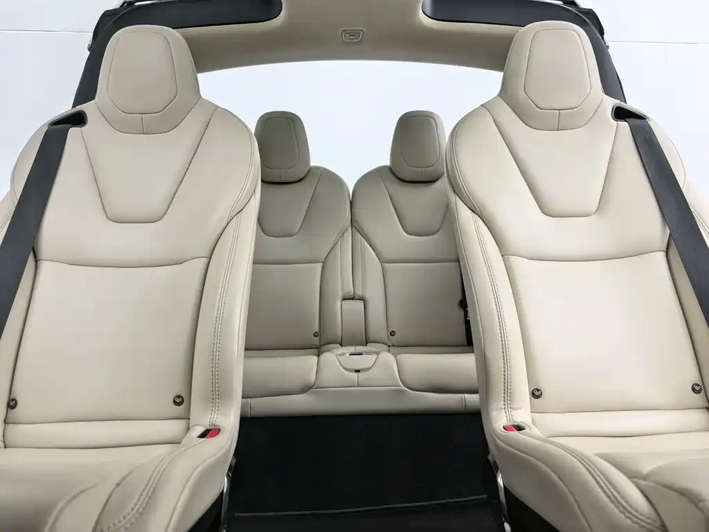 Tesla Model X 2018 — фото 9